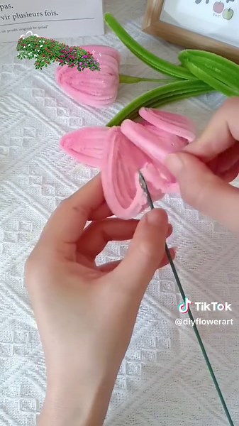 Handmade diy pipe cleaner tulips flowers#diy #gift #diyflower #diycrafts #flowercraft