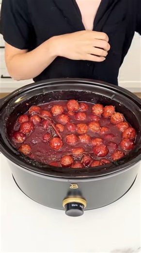 Crockpot cranberry meatballs everyone will love