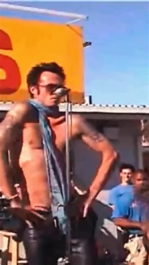 90’s Rock & Grunge on Instagram: "🔥 Stone Temple Pilots 🎵 Trippin’ on a Hole in a Paper Heart — Live (2000) Recorded during a free acoustic concert at Tower Records in San Diego, April 2000, this performance shows Stone Temple Pilots giving it straight back to the fans. Scott Weiland delivers the song with raw intensity and loose swagger, stripping it down while keeping the tension and edge intact. No arena. No spectacle. Just a band at the peak of its power, up close and unfiltered. Pure STP 