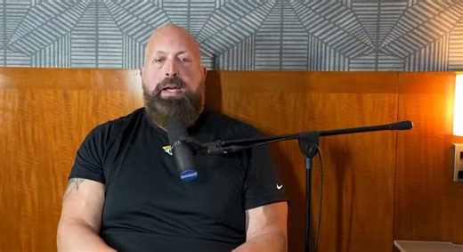 Big Show on telling Floyd Mayweather to bust his nose “He’s like you want me to punch you? I’m like yeah man. If we don’t make it look like something’s happening nobody’s gonna buy it. We need to get this off the ground and running.”(@ChrisVanVliet interview)