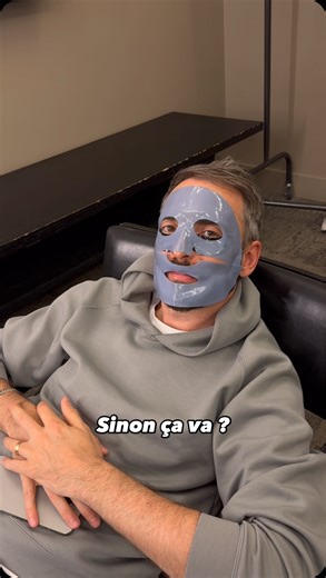 Après un masque, tout va beaucoup mieux, encore plus le lundi, quand on sait que le week-end n’est que dans … 4 jours 😂 et même 6 pour moi, comme on se retrouve en concert jeudi, vendredi et samedi 🔥🔥 | Christophe Willem