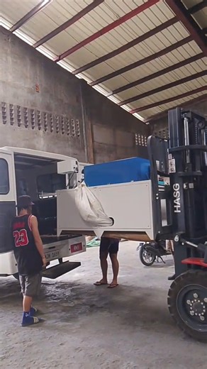 3.6K views · 21 reactions | EBJ902 Fully Automatic Edge Banding Machine  Integrates gluing, tape feeding, edge trimming, and polishing in one machine, offering high efficiency, beautiful edge banding, and strong stability. The top choice for furniture factories and custom cabinet processing. Large stock available for viewing! For parameters/quotes, please inquire. #edgebandingmachine #Woodworking #WoodworkingTools #WoodworkingMachine | LuBan Woodworking Machinery | Facebook