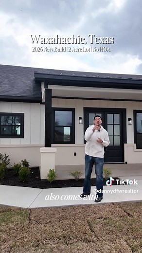 Stunning Modern Farmhouse on 2 Acres Near Waxahachie