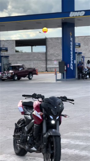 Pulsar NS200 modificada color rojo — modificación NS200 roja