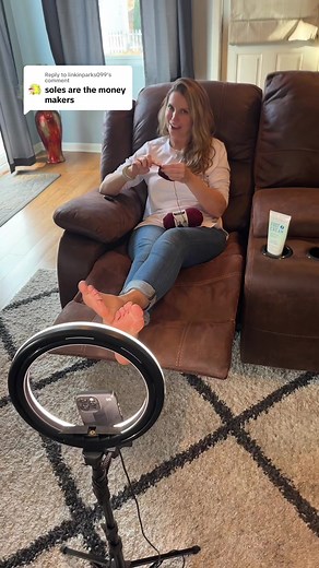 Crafting Something New with Ohnojojo: Giantess Feet and Barefoot Queen