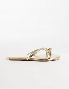 Glamorous flat sandals with toe ring in gold | ASOS