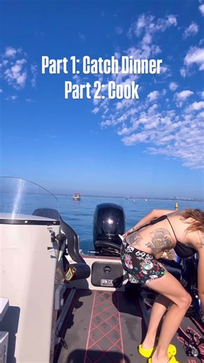 🎣First drop of the halfpilly and I got this nice flatty for dinner! 🍽️ There was a huge kingfish casing the fish up which was exciting and wild. We know what that means! The KINGS are here! 🔥 Part 2 will show me cooking the flatty whole on the BBQ and let me just say it was incredible so make sure you give this a 👍🏽 and follow to see how I cook this delicious 5 Star ⭐️ fish on the BBQ. Much love and Happy Fishing! ♥️🎣 | Spikes Fishing