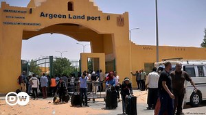 Thousands of refugees flee Sudan for Egypt