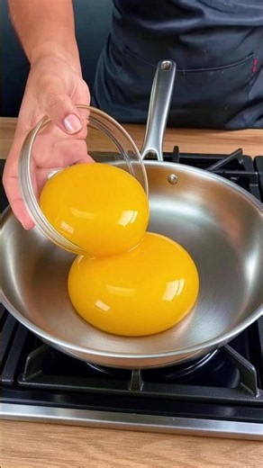 The best way to prepare skillet scrambled eggs with butter for a perfect breakfast #foodshorts