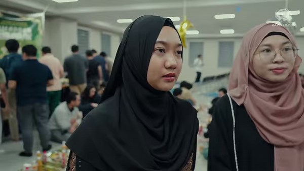 WATCH: The University of the Philippines (UP) Muslim Students’ Association holds a Grand Iftar for members and non-members alike on Friday evening, March 14, to share their faith and culture with other students. Watch this vlog by Paterno Esmaquel II, shot and edited by Errol Almario. Related: https://www.rappler.com/philippines/breaking-fast-iftar-other-side-of-ramadan/ | Rappler