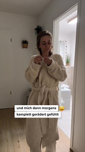 Hände hoch, wer’s kennt: Nichts ist frustrierender, als nachts wach im Bett zu liegen und keinen Schlaf zu finden. 💤 Schon mal ein Einschlafritual mit Tee ausprobiert? Unsere Kräutermischung mit zugesetztem Melatonin trägt dazu bei die Einschlafzeit zu verkürzen – und sanft ins Land der Träume zu gleiten. 🥱 Tee dich in den Schlaf – mit Meßmer Gute Nacht 🌙 #BleibGelassen #GelassenheitFühlen #GelassenheitFürAlle | Lindt HELLO