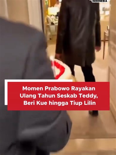 Di sela-sela agenda kunjungan kerja luar negeri yang padat, Presiden Prabowo turut merayakan ulang tahun ke-37 Sekretaris Kabinet, Letkol Teddy Indra Wijaya. Momen penuh kehangatan ini semakin lengkap dengan kejutan dari rekan kerja, Agung Surahman. Partai Rakyat Indonesia melihat bahwa kekuatan sebuah kepemimpinan terletak pada soliditas tim yang dibangun di atas rasa kekeluargaan. Dedikasi tanpa batas untuk Merah Putih menjadi semakin kuat dengan dukungan moral antar sesama pejuang bangsa. Sel
