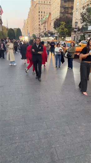 Another round… at The Met… . #reverseentropy #tenet #newyorkcity #metropolitanmuseumofart | Robin Channing