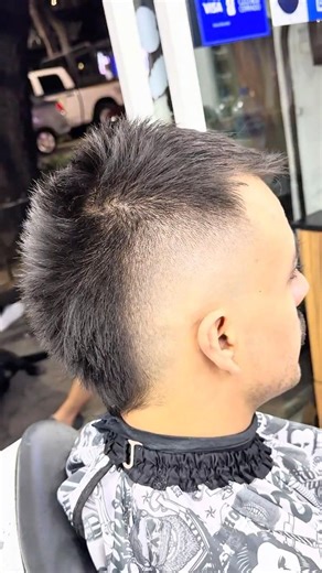 MOHAWK HIGH FADE 🔥 #barber #mohawk #highfade #mohawkfade #texturedhair #messyhair #crazyhair