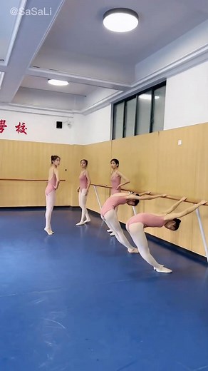 Girl training in dance studio #danceclass #sasali #flexibility | SaSa Li