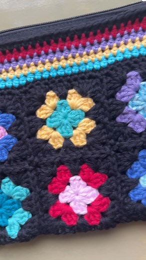 Want to make a stylish zipper bag without the extra work? 😅 We’ve got you covered! In our Granny Square Zipper Bag Tutorial, you’ll learn the easy join-as-you-go method and how to add your crochet to a ready-made canvas zipper bag. 🧶✨ https://youtu.be/L6AVw8St_SY | Oh Me Oh My Crochet