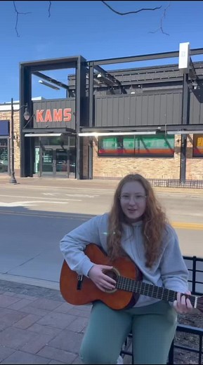 Song: Rattlin’ Bog by: Carlyle Fraser Location: Kam’s HAPPY UNOFFICIAL ☘️☘️☘️ Hope you all brought your borgs out this weekend and are having a restful, recovering Sunday Kam’s is def my fave bar on campus with Timewarp being the best night to go out. Petition to bring back the $3 big cups tho 🙏🙏 #unofficial #uiuc #kams