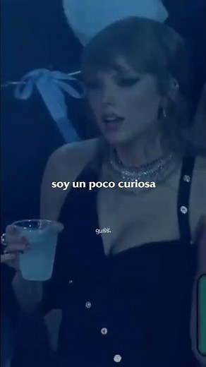 Taylor Swift bailando "Cool for the Summer" en los VMAs 2023
