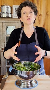 Kitchen Tip: Cutting and Storing Romaine Lettuce | What other kitchen questions do you have? #bluejeanchef #optionbluejeanchefingtips #romainelettuce #romaine #cheftips | Blue Jean Chef