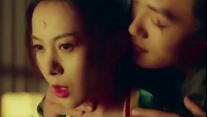 美女杀手任务失败，惨被折磨，隔着屏幕都感觉疼