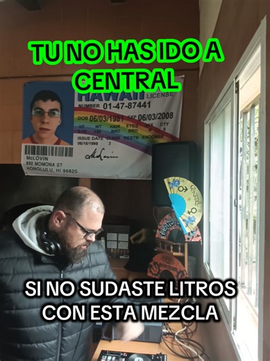 Mezclando un poquito de internacional con nacional de mis épocas mozas. Hardcore y Jumpstyle. Reventando dos subidones aunque haciendo algo de trampas retrasando un compás del tema de Hermanos Kapiya - Tora Jump. #centralrock #hardcore #hardstyle #masia #pontaeri
