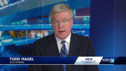 US Postal Service workers rally in front of Des Moines' main post office, demand fair contracts