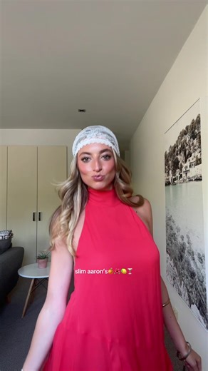 Explore Headscarf Fashion for Poolside Style