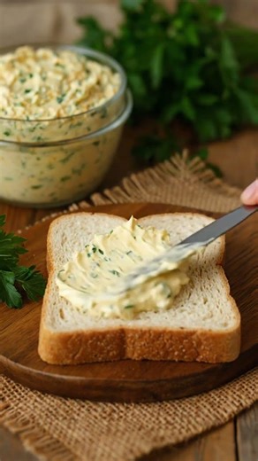 🧄🧈 Homemade Garlic Herb Butter Spread #easyrecipes #comfortfood #foodlovers