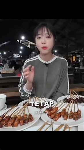 Bukan Tzuyang yang kaget sama sate, tapi kita yang kaget lihat porsinya. 🍢😳