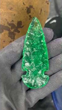 Flat napping a uranium glass arrowhead