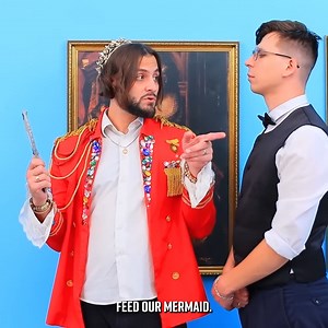 Check out this extreme makeover from nerd to mermaid. | Troom Troom