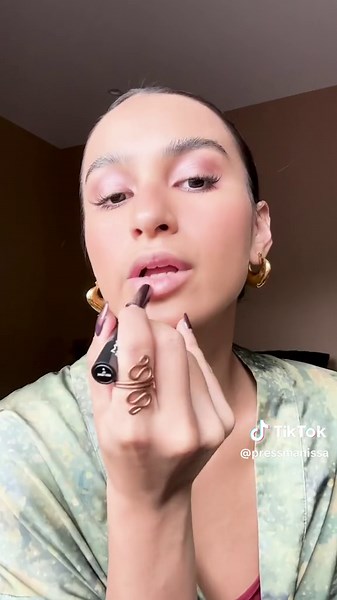 MAC Lipstick Trend: Iconic Shades by MAC Cosmetics