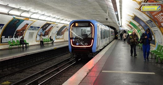Un «moment historique» : la première rame du nouveau métro MF19 circule désormais sur la ligne 10 à Paris