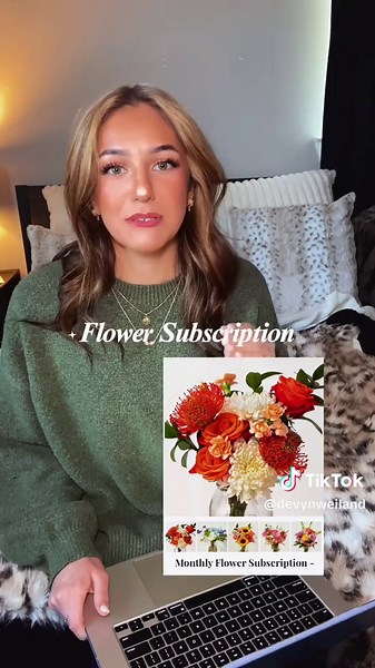 the ULTIMATE mom gift guide!!! #giftformom #christmasgifts #giftidea #christmasgiftideas #giftguide @Victoria’s Secret @Aura Displays @Saltair Body @Ember Technologies @scentsy