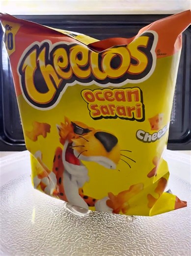 Cheetos Ocean Safari VS Microwave Oven 😱 #satisfying #experiment #microwave #usa #fyp