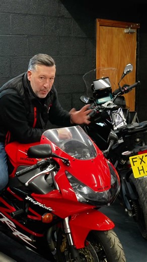 Aprilia Tuono vs Ducati Streetfighter – Which One Should You Ride?