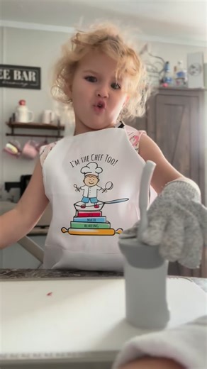 Went to do a quick video of our fave pepper corer and had to go take a call quick- apparently alannah continued business as usual😂 Homegirl loves a good raw pepper with cream cheese and everything bagel seasoning- but she loves doing it herself even more. ✔️child safe knife set ✔️pampered chef pepper corer ✔️4 year old safe and healthy snack prep Pssst…. It’s on sale if you need one drop a comment 🤪😘 #anyonecancook #toddlermom #girlmom #workfromanywhere #pamperedchef #momsoftiktok | Jonnah Fe