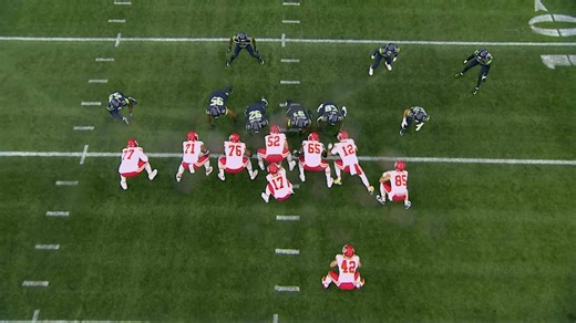 Hawks' stonewall Carson Steele on Chiefs' fourth-down attempt