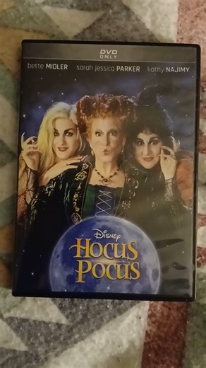 Reviewing the movie Hocus Pocus