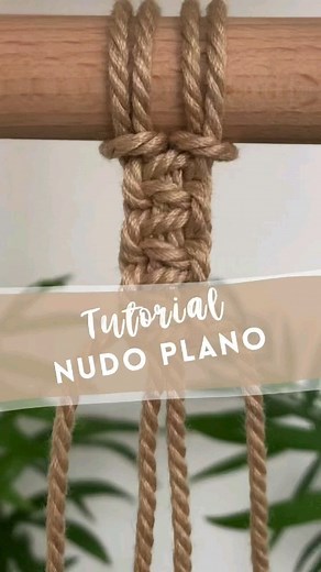 Aquí les comparto el tutorial del nudo plano 🧶😍 Sígueme y comparte, guarda este video que luego te puede servir ✅ #macrame #macrametutorial #hadmade #nudoplano #dyi #aprendemacrame #decoracion #manualidades #artesania | Manualidades Creativas
