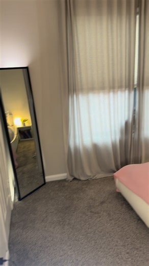 9.9K views · 106 reactions | Lighting is really important, but it’s not the only skill you need to learn  #income #money #job #selfemployed #influencer | Britt Rabaey | Facebook