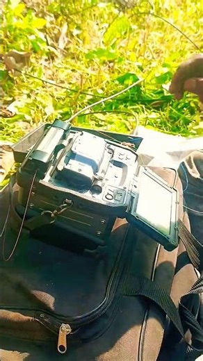 How Optical Fiber Splicing Is Done | Field Work #fibersplicing #techshorts #opticalfiber #fiberoptic