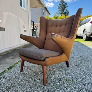 Freshly picked AP19 Papa Bear lounge chair ottoman. Designed by Hans Wegner for AP Stolen in 1951. Ready for custom upholstery. #hanswegner #ap19 #apstolen #papabear #papabearchair #danishdesign #danishmodern #midcentury | Mid Century Møbler