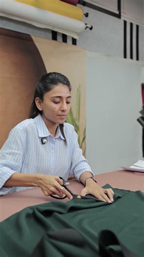 Do you also wear shoulder pads in the same way?