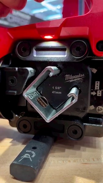 117K views · 512 reactions | Thoughts? Would you buy a single-use, specialized tool like a strut cutter (assuming you use strut, of course)? M18 Force Logic Single Channel Strut Cutter #milwaukeepipeline #worldofelectricians #worldplumbers #hvacinstall | mechanical-hub.com | Facebook