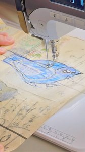 There’s a quiet magic in watching a simple outline come alive beneath the needle✨ What’s your favourite way to add dimension to your work: stitch, paint, or another touch? Anne’s free motion stitching adds depth and movement to this little bird, turning paper into a story waiting to be told. What’s your favourite way to add dimension to your work stitch, paint, or another touch? Visit our website to join Anne’s course and discover how stitching can transform your art in unexpected ways: https://