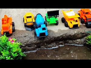 “All Toy Cars Slide Into Water One by One! Fun Water Splash Action 🌊🚗✨”