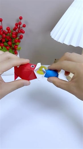 Make a simple and fun 3D fish out of square paper! #Origami #OrigamiFish #KidsToys #DIYToys#craft