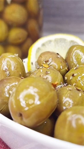 Πράσινες Ελιές Στην Άλμη - Homemade Green Olives In Brine