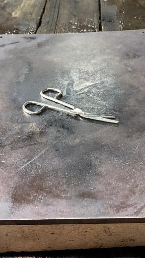 Hot glass VS steel scissors🔥 #glass #hotglass #satisfying #asmr #glassvsobjects | Glass Versusa